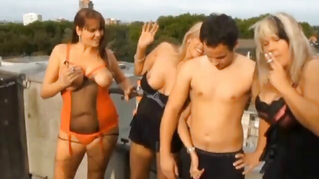 Porno nessuna registrazione  Tindra sulla spiaggia video erotici italiani